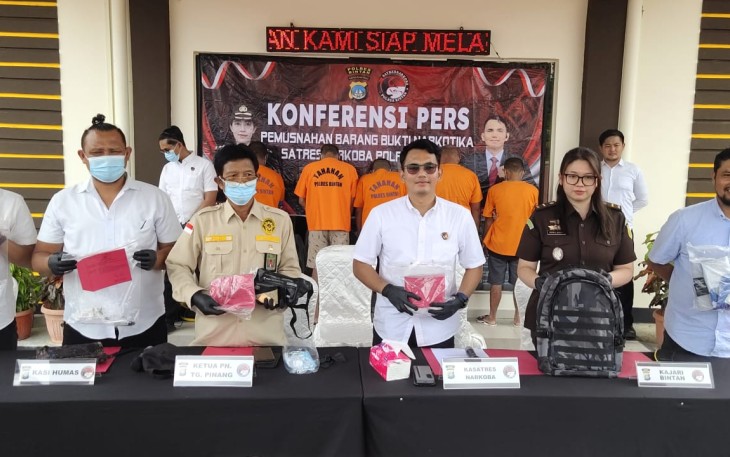 Polres Bintan Adakan Konferensi Pers Pemusnahan Barang Bukti Narkotika 1,2 Kg 