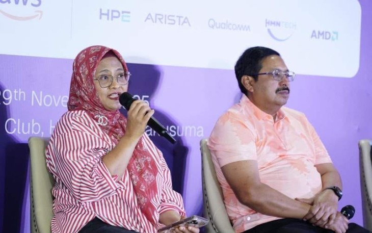 Direktur Utama Telkom Indonesia Dian Siswarini saat memberikan paparan pada acara Lintas Teknologi Solutions Day 8th Edition yang diselenggarakan di Royale Golf Halim, Jakarta pada Sabtu, (29/11)