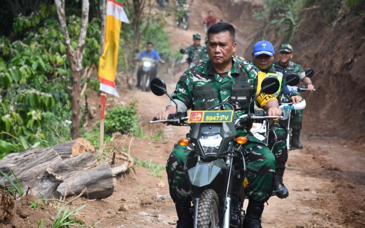 im Wasev TMMD ke-125 Brigjen TNI R. Benny Arifin memberikan apresiasinya terhadap kolaborasi yang terjalin dalam pelaksanaan TMMD di Desa Ngranget, Kecamatan Dagangan, Kabupaten Madiun