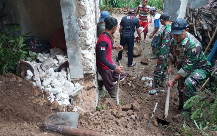 Anggota Kodim Ponorogo Lakukan Kerja Bakti