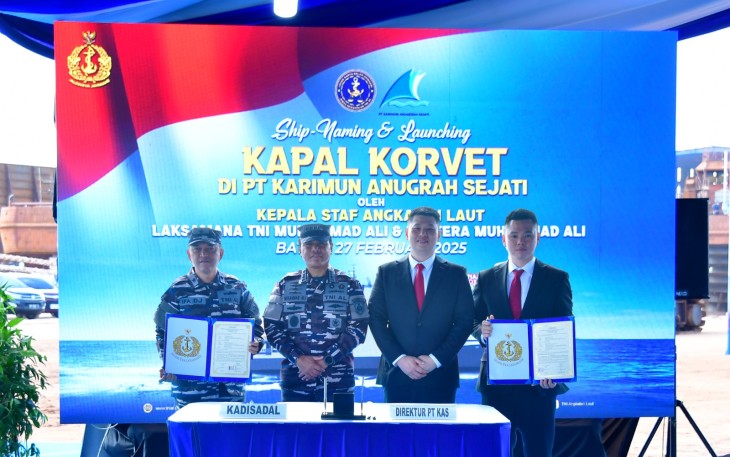  Kepala Staf Angkatan Laut (Kasal) Laksamana TNI Dr. Muhammad Ali didampingi Ketua Umum Jalasenastri Ny. Fera Muhammad Ali memimpin kegiatan Shipnaming dan Launching Kapal Korvet (TA. 2023-2025) yakni KRI Bung-Hatta-370 yang merupakan hasil produksi dalam negeri bertempat di PT. Karimun Anugrah Sejati, Batam. Kamis (27/02)