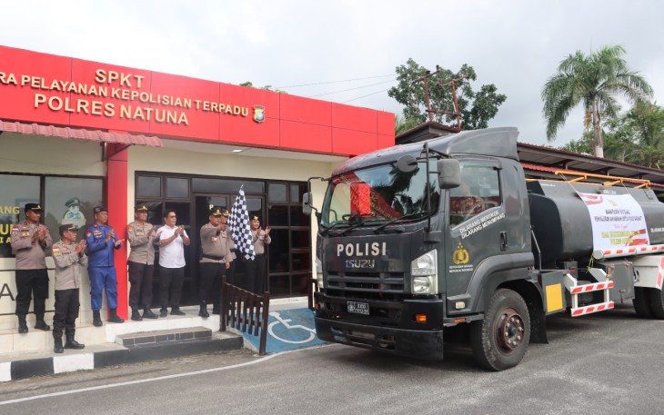 Desa Harapan Jaya dan Kapal Roro Bahtera Nusantara 01 dapat Penyaluran Air Bersih dari Polres Natuna 