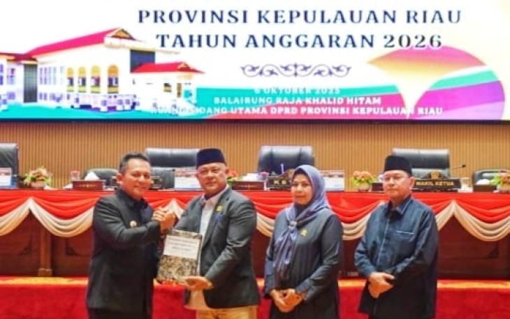 Gubernur Kepri Sampaikan Rancangan KUA PPAS APBD Kepri Tahun 2026 Dalam Rapat Paripurna