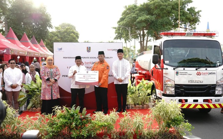 Bank Jatim saat Serahkan CSR Ke Pemkab Tuban
