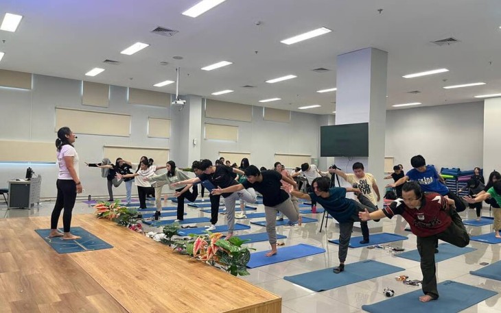 BINUS @Malang Dorong Kesehatan Mental lewat Mindfulness Yoga