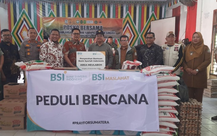BSI saat Serahkan Bantuan Tanggap Darurat Banjir Aceh Singkil