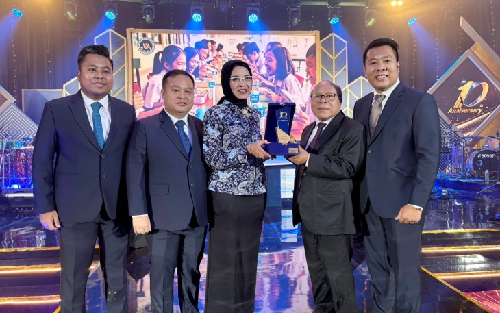 Badan Gizi Nasional (BGN) menerima penghargaan kategori Penggerak Ekonomi “Peningkatan Ekonomi Rakyat dengan Program Makan Bergizi Gratis (MBG)” yang diterima oleh Kepala Biro Hukum dan Humas BGN, Khairul Hidayati dalam perayaan 10 tahun Nusantara TV bertajuk A Symphony of Nusantara, Jumat (28/11).