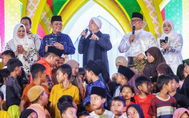 Penampilan Opick bersama Gubernur Ansar Ahmad dan Wagub Nyanyang mengakhiri perhelatan Penutupan STQH XI Kepri 