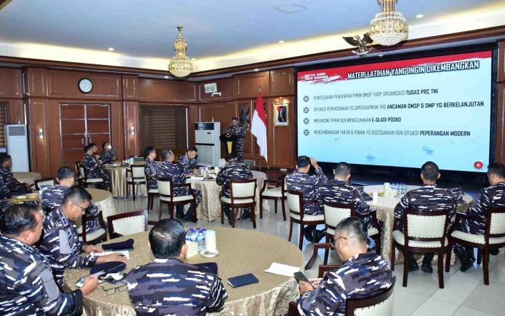 Pangkolinlamil Laksda TNI Rudhi Aviantara saat memberikan sambutan 