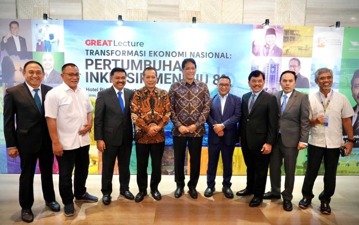 Menkop Ferry Juliantono foto bersama dalam acara Great Institute Lecture di Jakarta, Kamis (11/9)