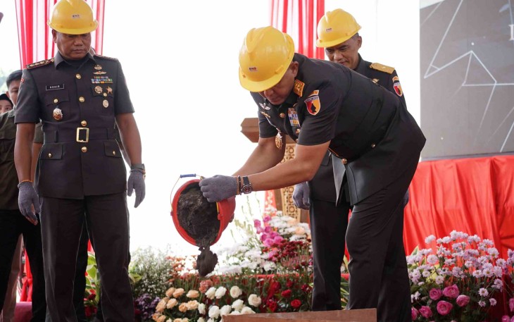 Pangdam V Brawijaya Mayjen TNI Rudy Saladin groundbreaking revitalisasi lapangan Rampal, Sabtu (13/9)