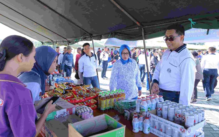 Pasar murah di pantai Reklamasi Kota Sorong