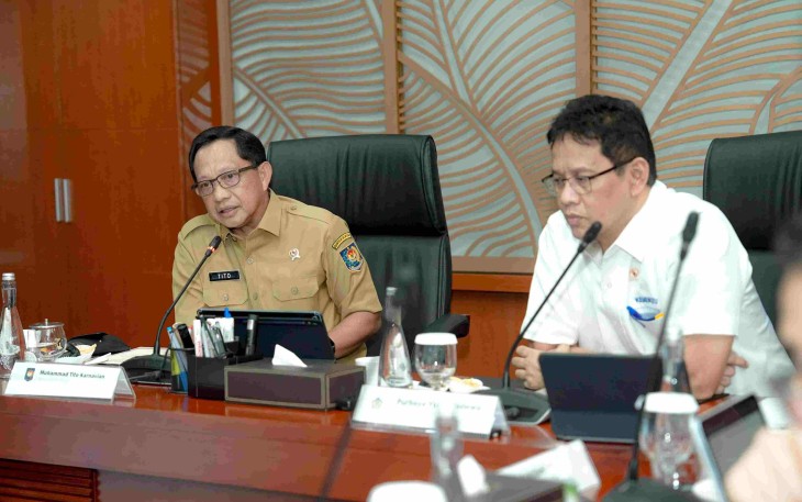 Mendagri Tito Karnavian bersama Menkeu Purbaya di Jakarta, Senin (22/9)