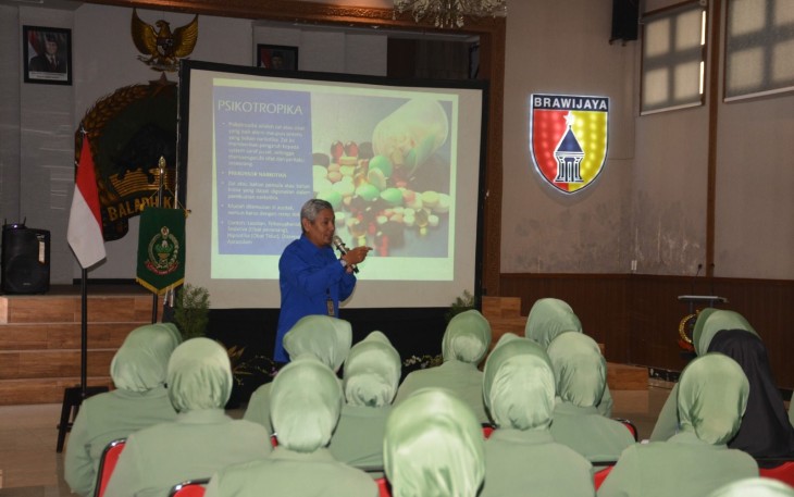 Penyuluhan Bahaya Miras, Narkoba, HIV/AIDS, Pornografi dan LGBT di Makorem 083/Bdj, Rabu (24/9)