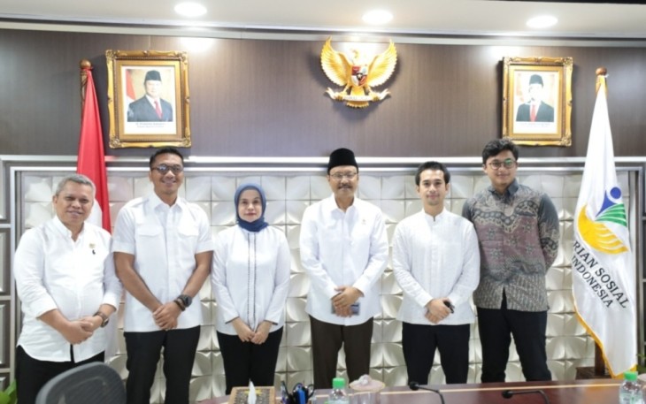 Mensos Saifullah Yusuf foto bersama lembaga Kitabisa di Jakarta, Jum'at (26/9)