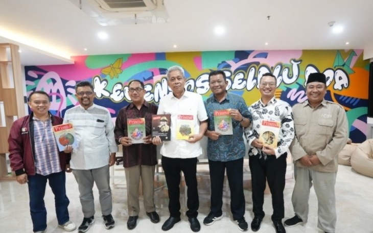 Wamensos Agus Jabo Priyono saat foto bersama dengan Walikota Palopo dan LP3ES di Jakarta, Jum'at (26/9)