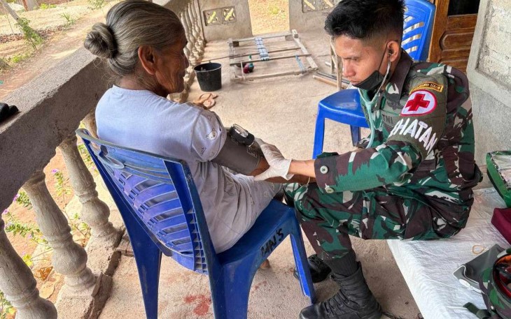 Pengobatan gratis Satgas Yonarhanud 2 Kostrad 