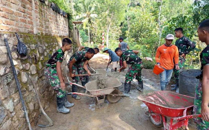 Target Pengecoran Jalan Rabat Desa Petungsinarang