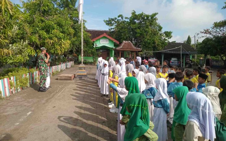 Pembinaan karakter siswa di wilayah desa binaan 