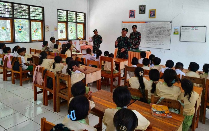 Tenaga pendidik sekolah perbatasan 