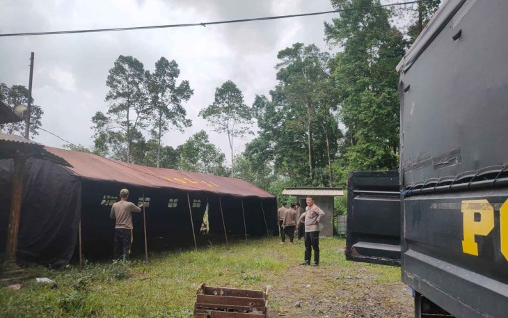 Tenda darurat tanggap bencana erupsi gunung Semeru Polres Lumajang 