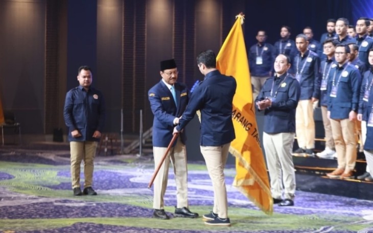 Mensos Saifullah Yusuf saat mengukuhkan pengurus Nasional karang taruna di Kota Tangerang, Sabtu (22/11)