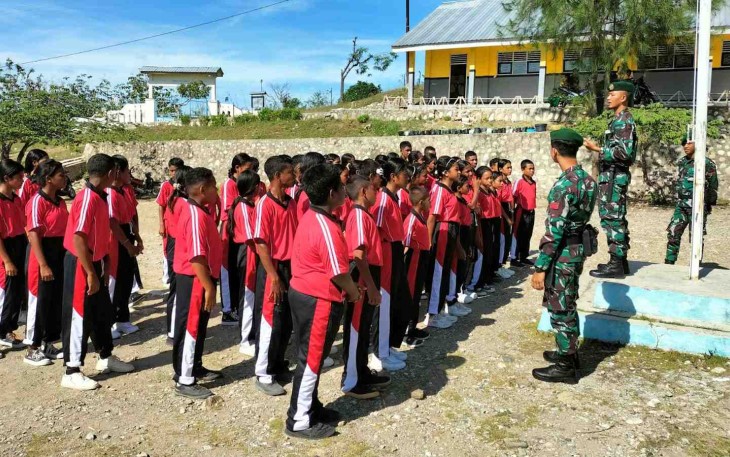 Latih siswa Peraturan Baris Berbaris 
