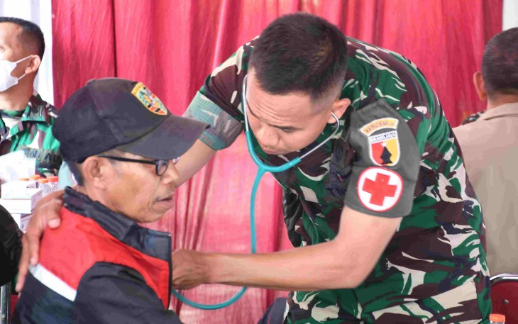 Bakti Kesehatan Hari Juang TNI AD 2025 di wilayah Korem 083/Bdj Kota Malang, Rabu (10/12)