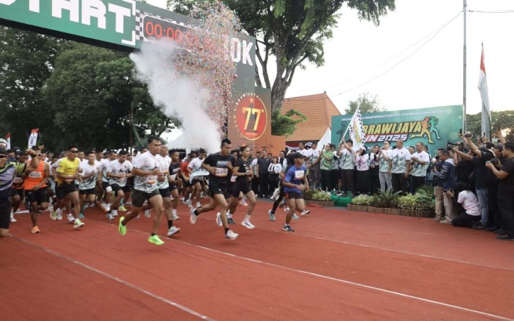 Peserta Brawijaya Run 2025, di Surabaya, Sabtu (14/12)