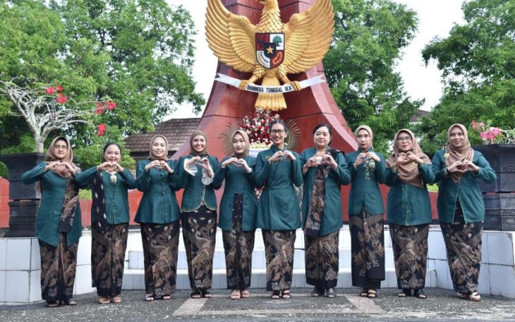 Ziarah dan Tabur Bunga Peringati Hari Ibu Ke 97