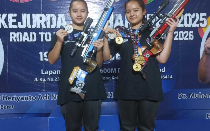 The Twins Depok Aurellia Cassandra dan Clarisa Azalia meraih medali di Kejurda & Jabar Open 2025 