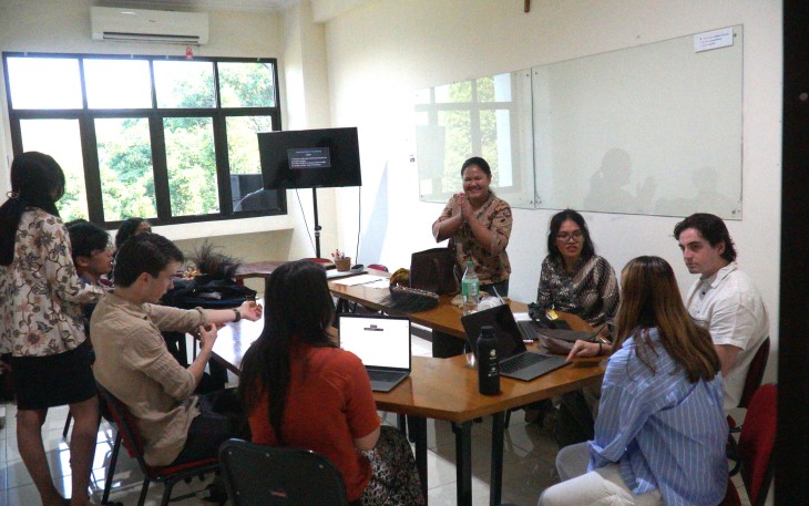 Culture sharing antara mahasiswa dan penutur asing asal Australia dengan mahasiswa FISKOM UKSW dalam Program PIBBI ACICIS.