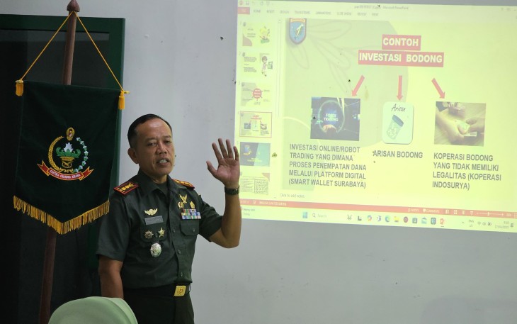 Danden Hub Rem 121Abw Letkol Cke Agus Susanto saat memberikan pengarahan