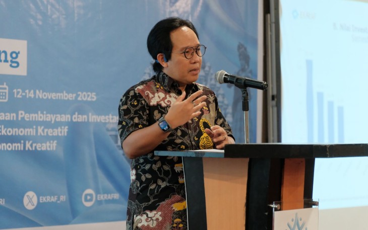Deputi Pengembangan Strategis Kementerian Ekonomi Kreatif, Cecep Rukendi, memberi sambutan pada acara Islamic Creative Economy Founders Fund (ICEFF) 2025 di Swiss-Belinn Panakkukang, Makassar, Minggu (16/11/2025).