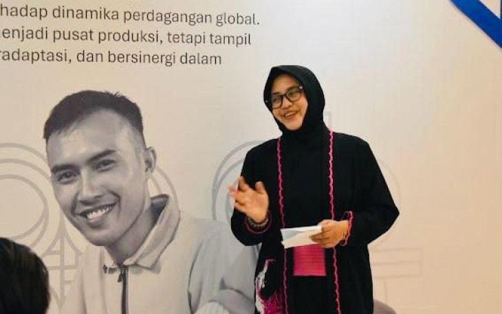 Deputi Bidang Pengembangan Talenta dan Daya Saing Koperasi Kemenkop Destry Anna Sari aat memberikan sambutan dan membuka Pelatihan Hubungan Industrial Pancasila dan Peningkatan Kapasitas SDM Pengurus KDKMP Tahun 2025, di Jakarta, Senin (10/11/2025).