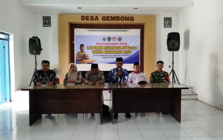 Babinsa Koramil 0801/03 Arjosari Serda Ahmad Taufik hadiri Kegiatan Musyawarah Desa tentang laporan Realisasi APBDes TA 2024 bertempat di Balai Desa Gembong, Kecamatan Arjosari, Kabupaten Pacitan, Kamis (07/03/2025)