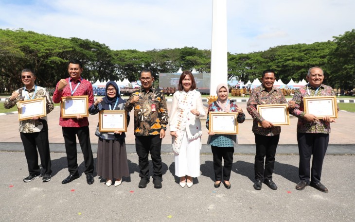 Dirjen Otda Kemendagri Akmal Malik saat menjadi pembina Apel Pemantapan Pelaksanaan Peraturan Daerah di Lapangan Upacara Kantor Gubernur Sulawesi Tenggara (Sultra), Kendari, Kamis (28/8/2025).
