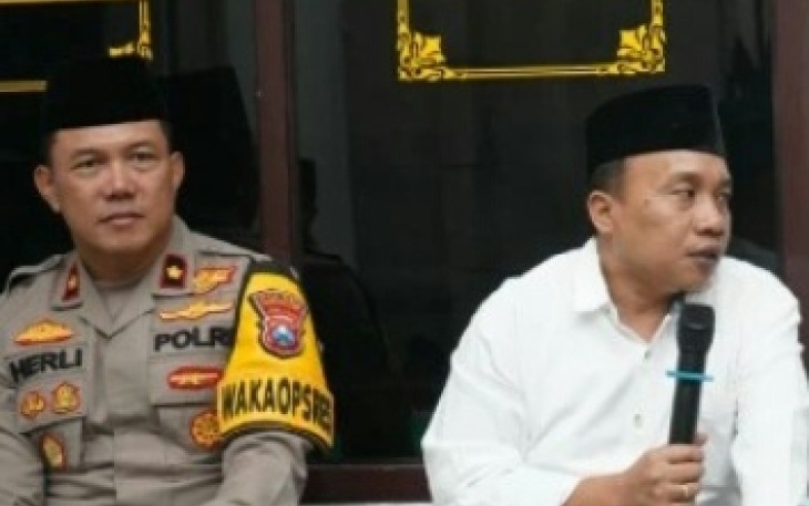 Doding Rachmadi, Ketua DPRD Trenggalek, saat safari Ramadhan bersama Forkopimda di Desa Karanganyar, Kecamatan Gandusari, Kabupaten Trenggalek.