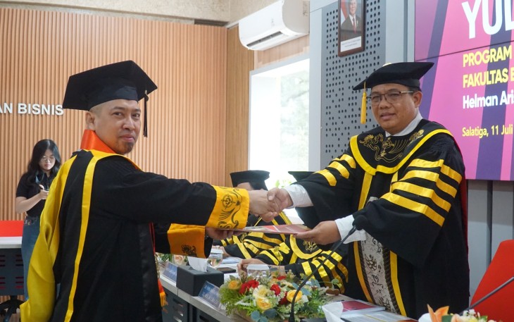 Dr. Helman Aris Rahmana meraih gelar Doktor pada Yudisium Doktor Manajemen FEB UKSW belum lama ini. RES.JPG
