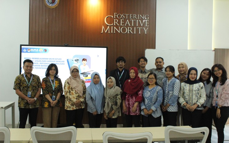 Foto bersama dalam pelatihan pembelajaran inovatif bagi para guru di Kota Salatiga yang dilaksanakan oleh FKIP UKSW.