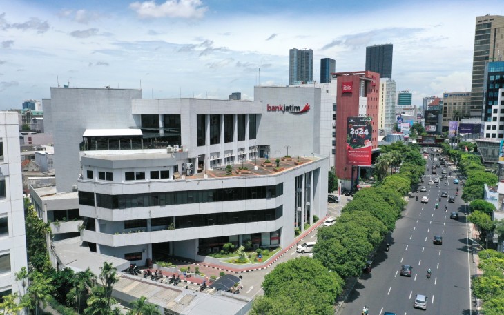 Direksi Bank Jatim Kompak Borong Jutaan Lembar Saham