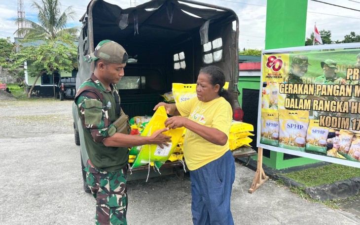 Kodim 1710/Mimika Jual Beras SPHP di Timika