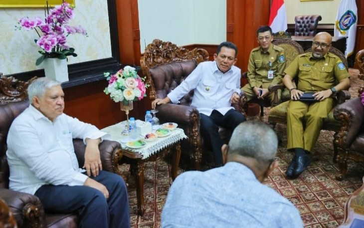 Gubernur Kepulauan Riau H. Ansar Ahmad saat melakukan silaturahmi dengan Chairman dan Managing Director Mustafa Centre, Mr. Mustaq Ahmad