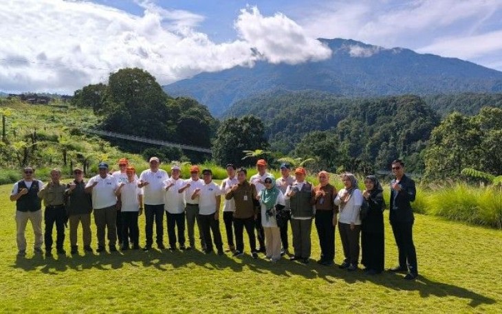 Holding Perkebunan Nusantara Melalui PTPN I bersama Menko PMK Gerakkan Penanaman Ribuan Pohon di Puncak