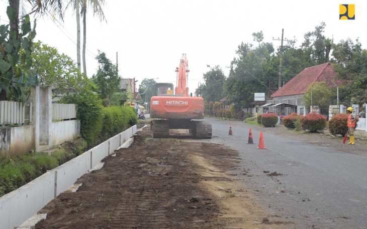 Perbaikan jalan Gondanglegi - Balekambang di Malang