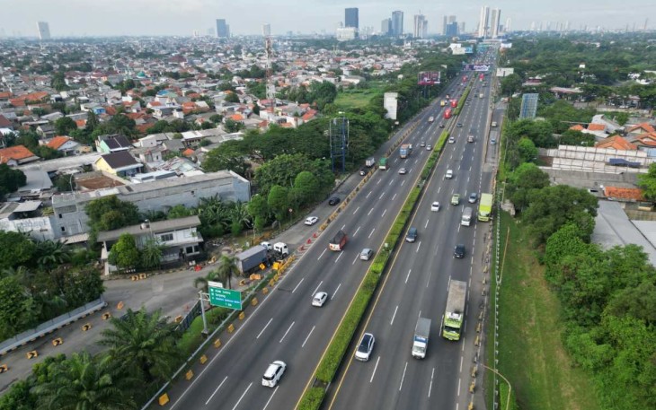 Ilustrasi kendaraan di jalan tol