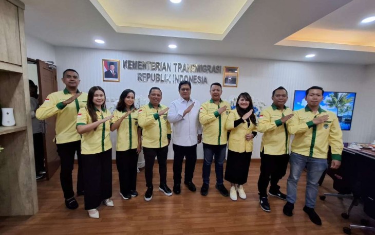 Wamentrans Viva Yoga bersama pengurus Pemuda Katolik di Jakarta, Senin (3/2)