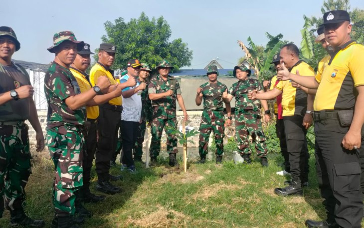 Koramil 0803/15 Kartoharjo Gelar Karya Bakti Penanaman Pohon Sukun 