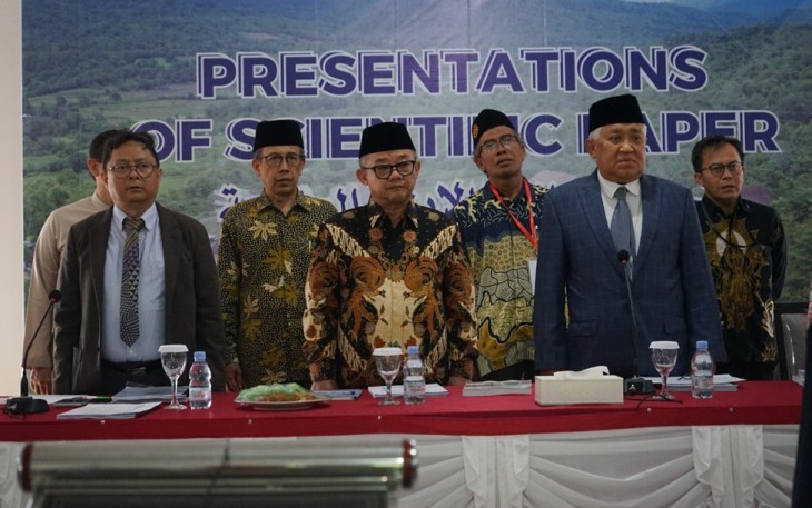 Mendikdasmen Abdul Mu'ti saat mengunjungi Pondok Modern Internasional Dea Malela, Kabupaten Sumbawa 