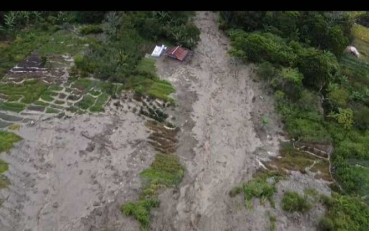 Foto udara bencana tanah longsor 